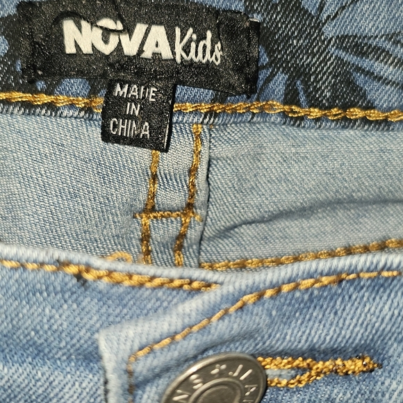 Blue Butterfly Print Cropped Jeans - Picture 3 of 9